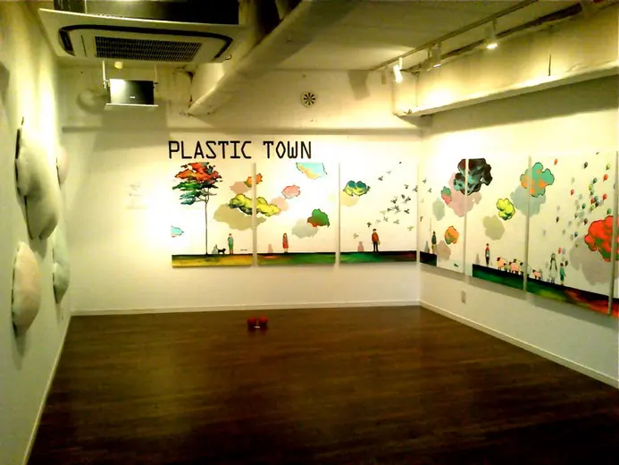 "PLASTIC TOWN" is SULEBOX first solo exhibition. — The PLASTIC TOWN.