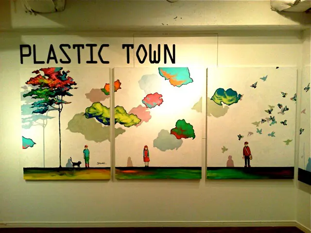 "PLASTIC TOWN" is SULEBOX first solo exhibition. — A boy and a girl and postman in the PLASTIC TOWN.